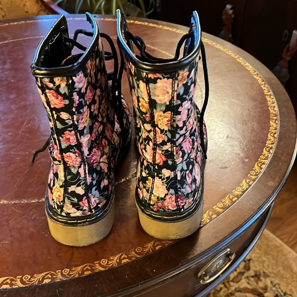 Floral combat boots - Picture 3 of 3